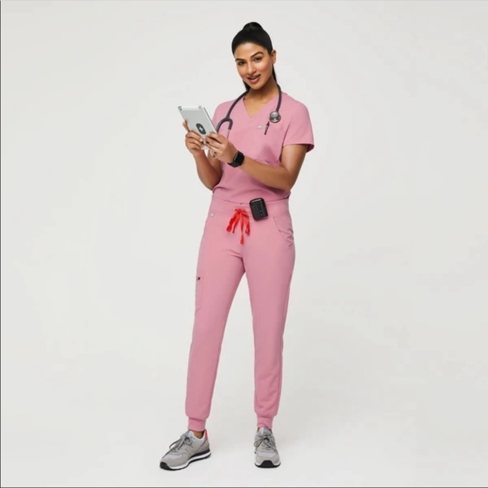 NWT FIGS SCRUB ZAMORA JOGGERS TALL IN CHALK PINK